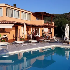Li Muntigeddi Gasthof San Teodoro (Sardinia)